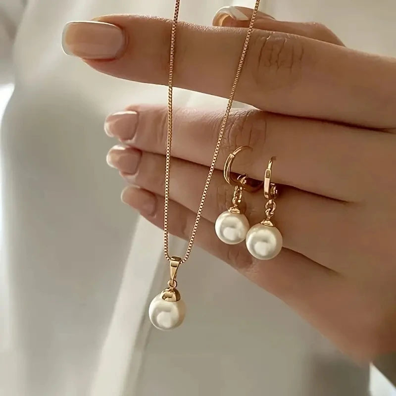 Elegant Pearl Pendant Jewelry Set