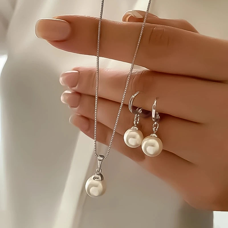 Elegant Pearl Pendant Jewelry Set