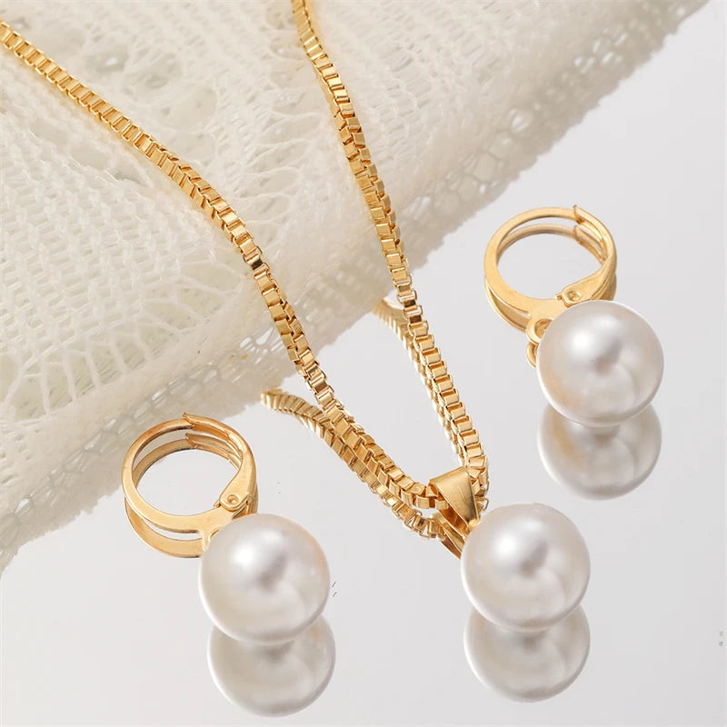 Elegant Pearl Pendant Jewelry Set