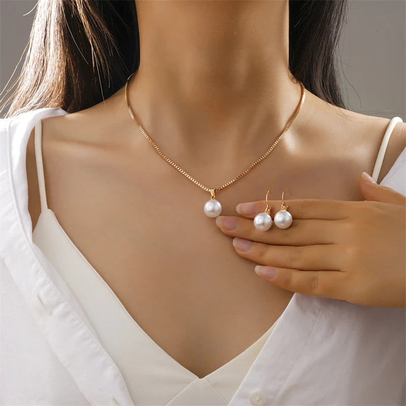 Elegant Pearl Pendant Jewelry Set