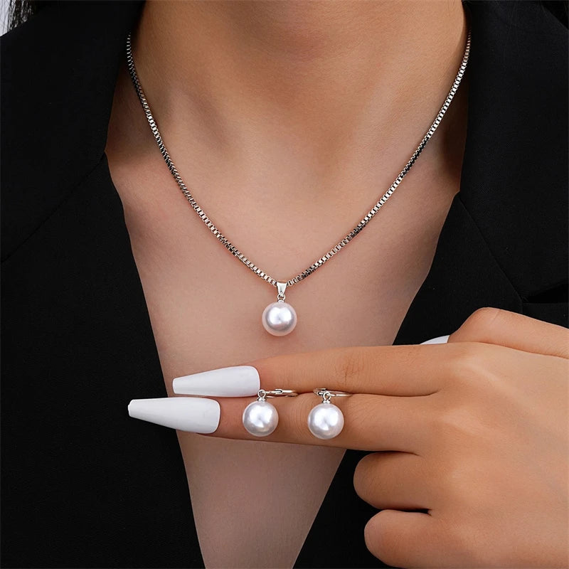 Elegant Pearl Pendant Jewelry Set
